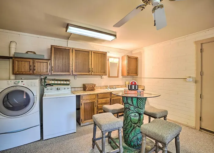 Bike, Hike & Unwind: Tranquil Getaway! Holiday home Payson