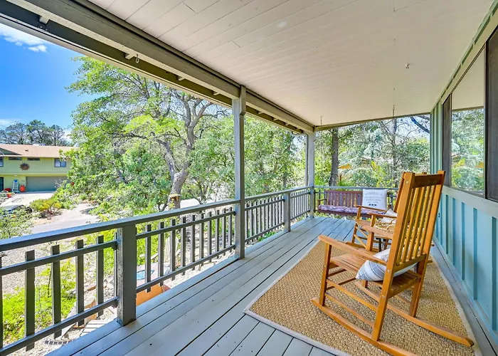 Bike, Hike & Unwind: Tranquil Getaway! Holiday home